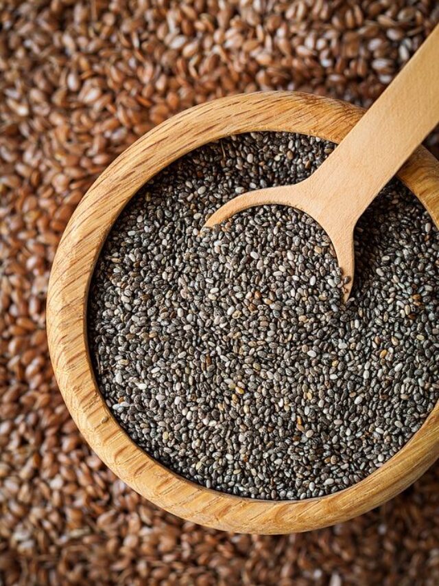 Chia Vs Flax Seeds चिया सीड्स और फ्लैक्स सीड्स (अलसी के बीज) में से कौन है ज्यादा हेल्दी