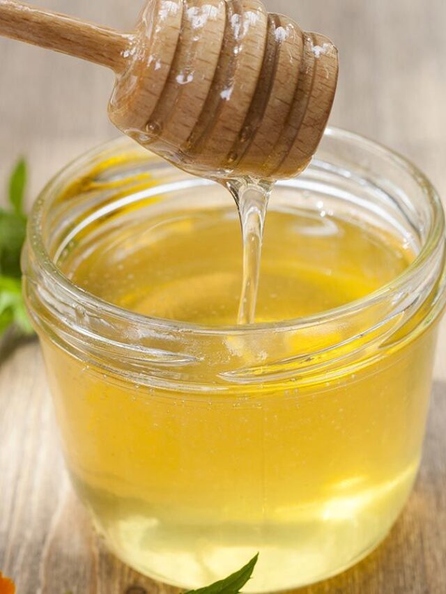 gungune pani mai shahad milakar pine ke fayde